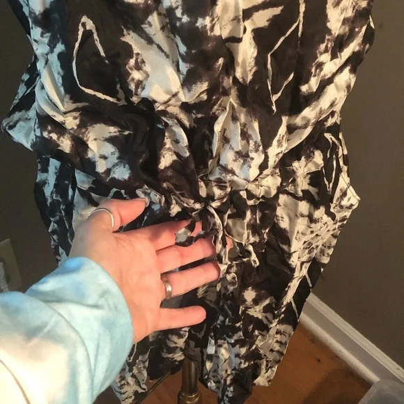 Da-Nang Silk Butterfly Romper M L - Picture 7 of 15